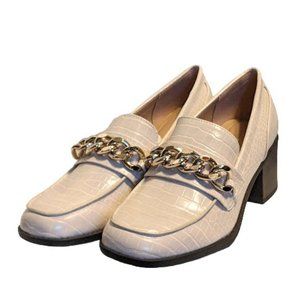 Bandolino Misha Loafer Light Nautural ws/Silver Chain Detail New in Box Size 9